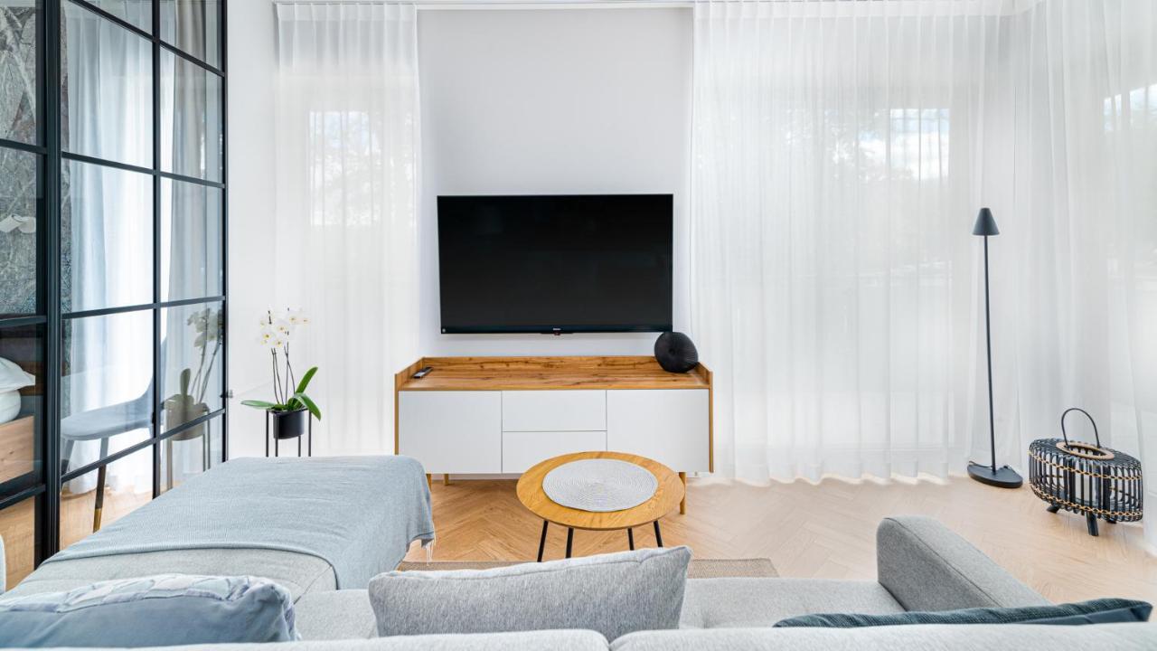 Stone Hill Apartament Sunrise シクラルスカ・ポレンバ エクステリア 写真